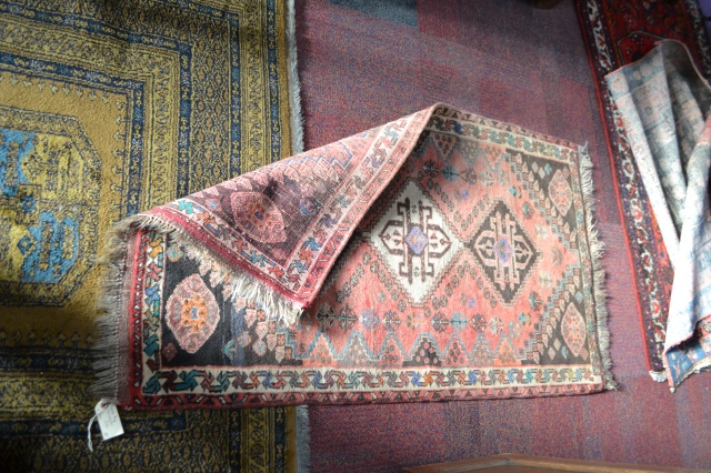 Discover our range of authentic Persian rugs. Measuring 140cm x 80cm, our rugs are perfect for any space. Shop now for the finest rugs!