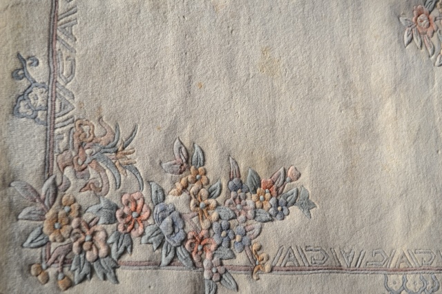 Explore our wide range of traditional Chinese rugs. Size 154cm x 92cm available. Make your home cozy and stylish. Shop online today!