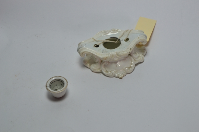 Discover our collection of 19th-century inkwells and quills. Authentic, unique, in perfect condition. Browse now and add a touch of elegance to your writing!