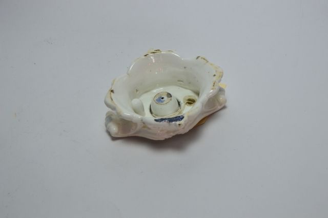 Discover our collection of 19th-century inkwells and quills. Authentic, unique, in perfect condition. Browse now and add a touch of elegance to your writing!