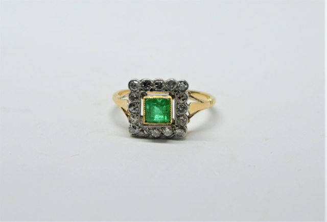 Discover our exquisite 18ct Gold Emerald and Diamond Cluster Ring. With an approximately 1 carat emerald and 0.50 ct diamond, it's perfect for a special occasion! Shop now.