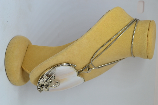 925 Silver Necklace with Heart Shaped Shell Pendant
