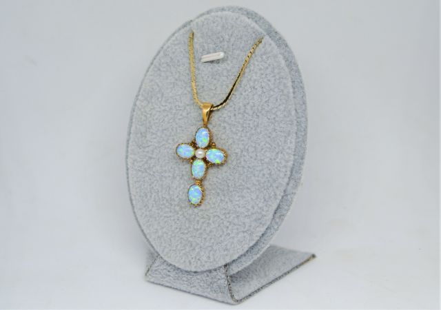 A Yellow Metal Necklace and 9ct Synthetic Opal Pendant.