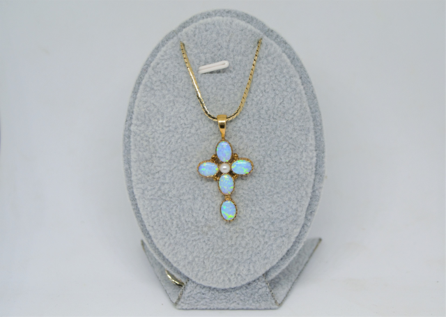 A Yellow Metal Necklace and 9ct Synthetic Opal Pendant.