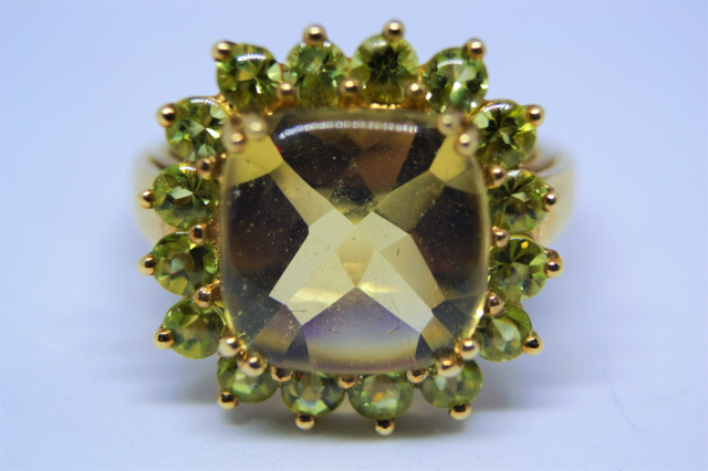 Discover our stunning 9ct gold ring with a peridot cluster. Sized T, weigh 5.3g and hallmarked in Birmingham. Shop now for this unique piece!