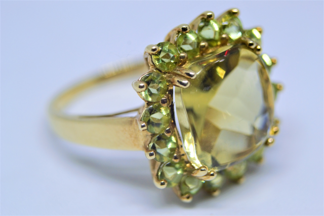 Discover our stunning 9ct gold ring with a peridot cluster. Sized T, weigh 5.3g and hallmarked in Birmingham. Shop now for this unique piece!
