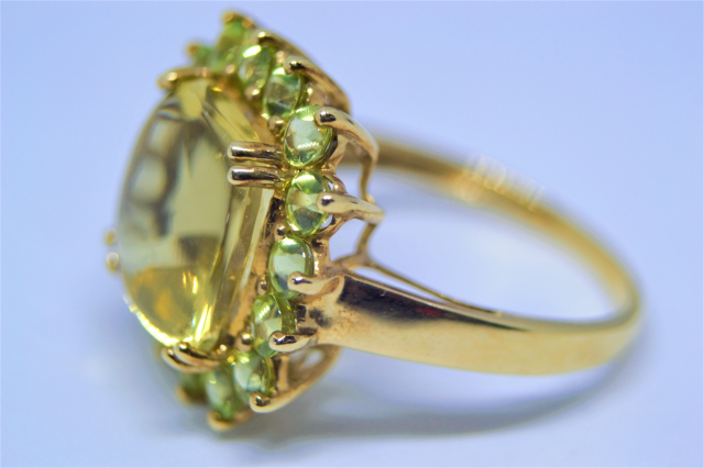 Discover our stunning 9ct gold ring with a peridot cluster. Sized T, weigh 5.3g and hallmarked in Birmingham. Shop now for this unique piece!
