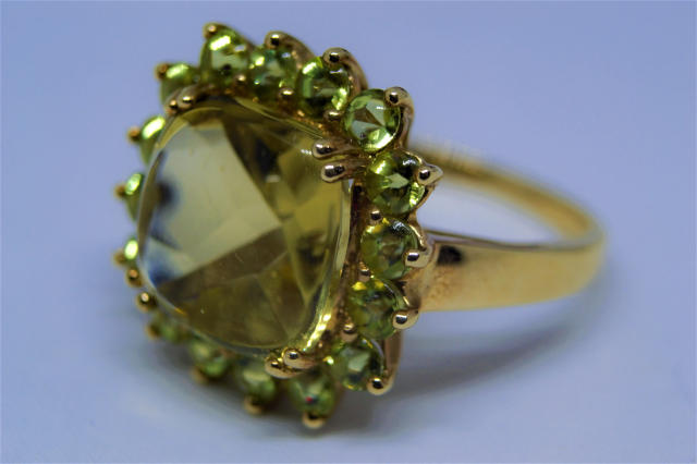 Discover our stunning 9ct gold ring with a peridot cluster. Sized T, weigh 5.3g and hallmarked in Birmingham. Shop now for this unique piece!