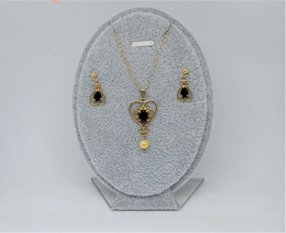 A Set Of 9ct Gold Garnet And Cultured Pearl Necklace With Matching Earrings.