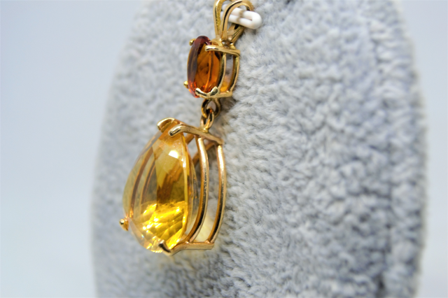Explore our stunning 14k yellow gold pendant featuring an oval citrine drop & pearl citrine. Get your gold stamped 14k pendant now & amp up your fashion game!