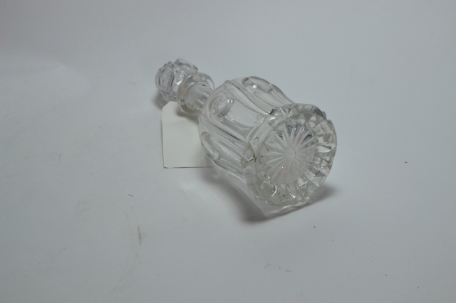 Discover our high-quality Newcastle decanter. Standing at 34cm high, perfect for your fine spirits. Shop now for exclusive prices and enhance your bar collection.