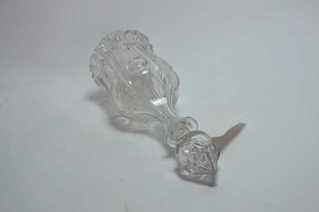 Discover our high-quality Newcastle decanter. Standing at 34cm high, perfect for your fine spirits. Shop now for exclusive prices and enhance your bar collection.