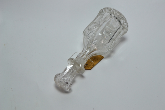 Discover our collection of 19th century Newcastle decanters. Each one is 26cm high, a perfect blend of history and refinement. Shop now!