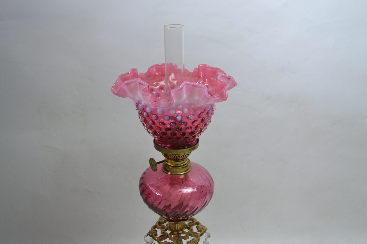 Discover our Art Nouveau style French Daudard brass oil lamp. Featuring a cranberry glass reservoir and dimpled shade. 50cm high. In premium condition. Shop now!