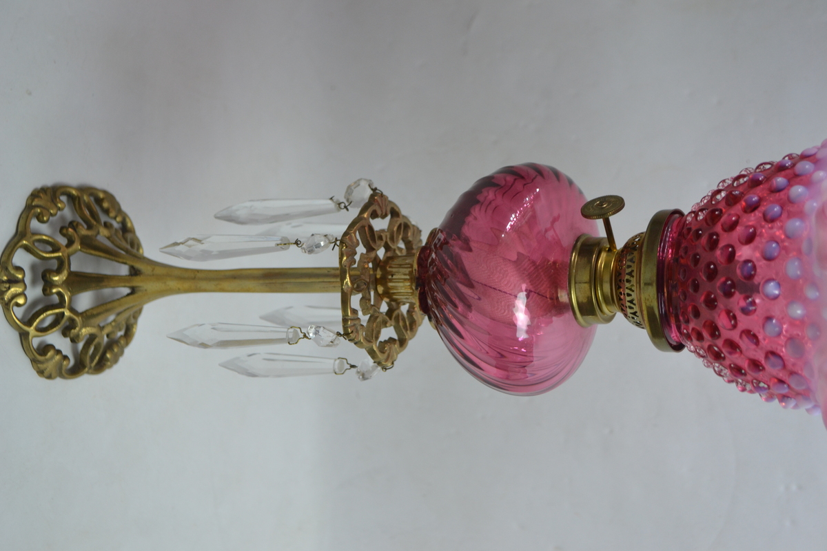 Discover our Art Nouveau style French Daudard brass oil lamp. Featuring a cranberry glass reservoir and dimpled shade. 50cm high. In premium condition. Shop now!
