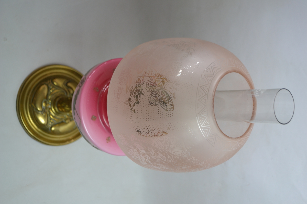 Discover our Art Nouveau brass oil lamp, featuring duplex controls and a painted cranberry ceramic reservoir. Perfect to enhance your décor. Shop now!