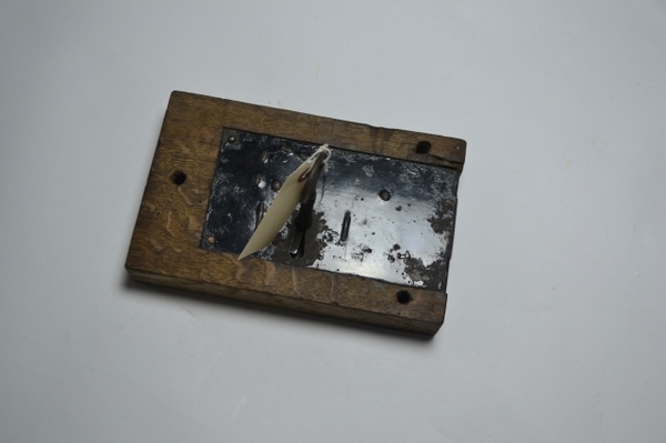 Explore our range of authentic 19th-century wood and iron locks, complete with keys. Act today to own a piece of history and enhance your collection!