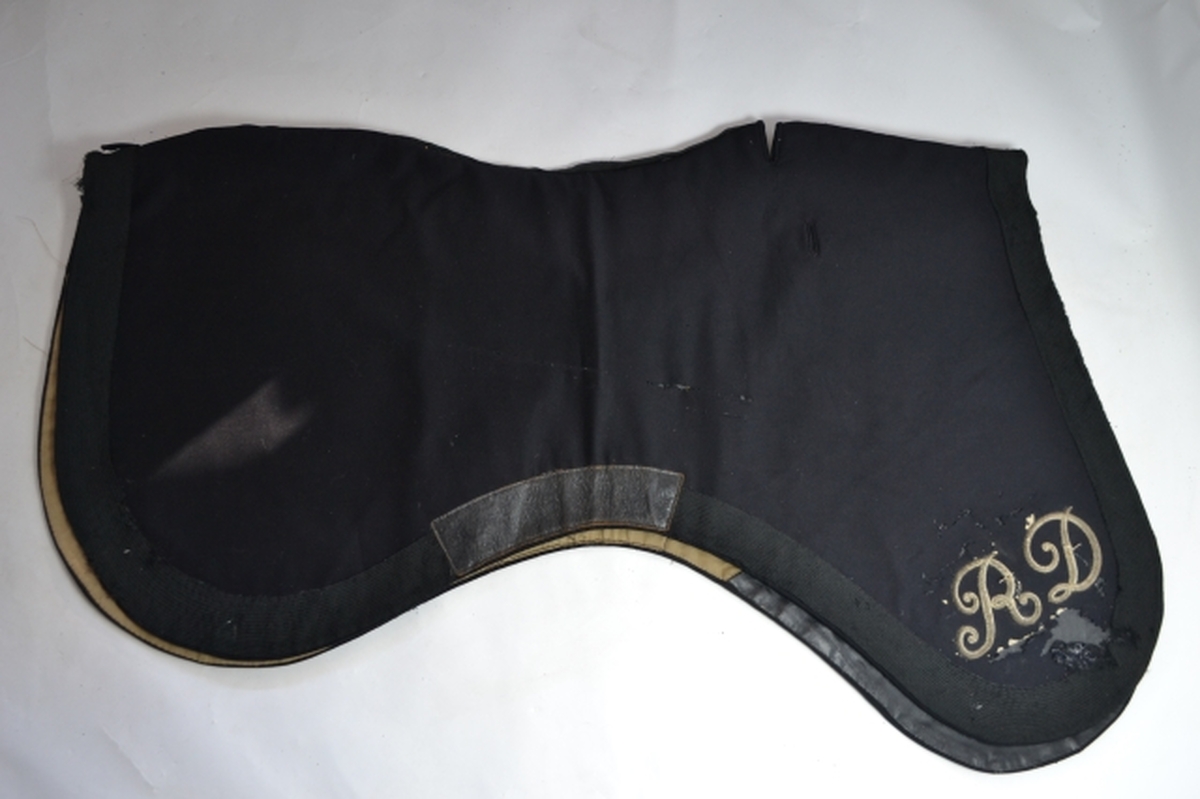 Discover our collection of late Victorian 1st Devon Yeomanry Officers shabraques. This rare piece, circa 1871-1894, features stunning silver bullion embroidery. Shop now!