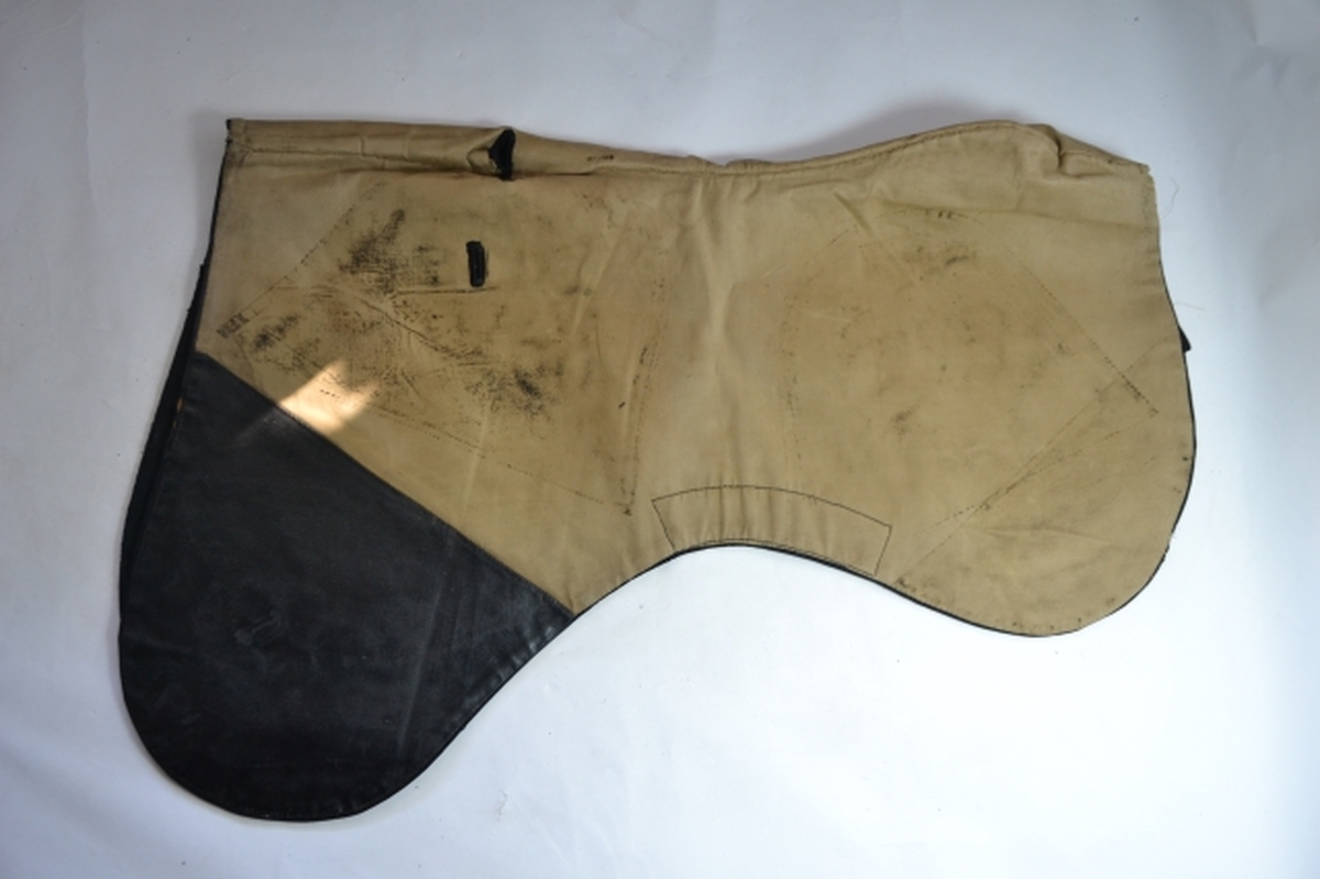 Discover our collection of late Victorian 1st Devon Yeomanry Officers shabraques. This rare piece, circa 1871-1894, features stunning silver bullion embroidery. Shop now!