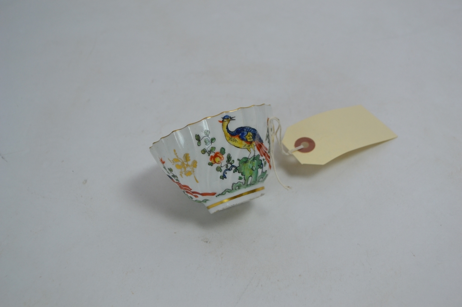 A Early 19th Century Worcestershire Teabowl Decorated in the Joshua Reynolds Pattern.