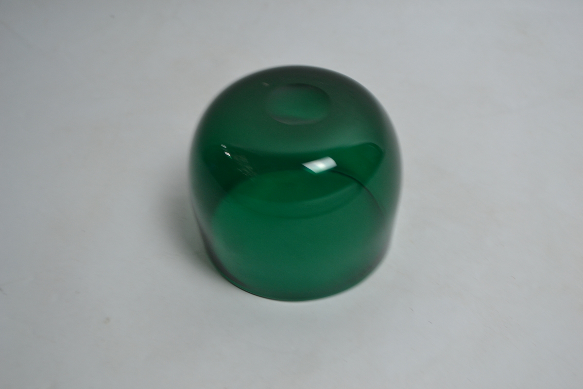 Discover our Antique Victorian Bristol green rinsing bowl, 12 cm in diameter and in good condition. Shop now and enhace your collection!