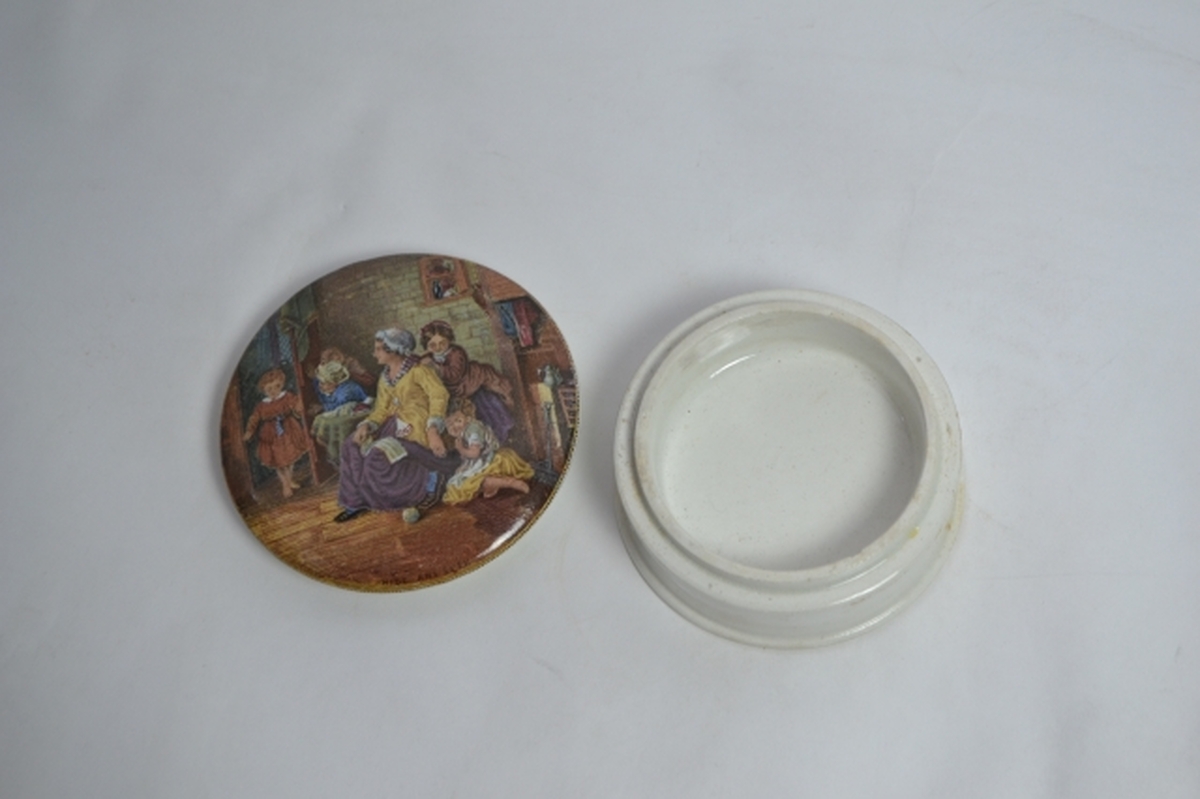 Discover our range of Prattware pots, featuring the captivating 'Hide and Seek' design. Explore detailed specifications, make a purchase today and accent your décor.