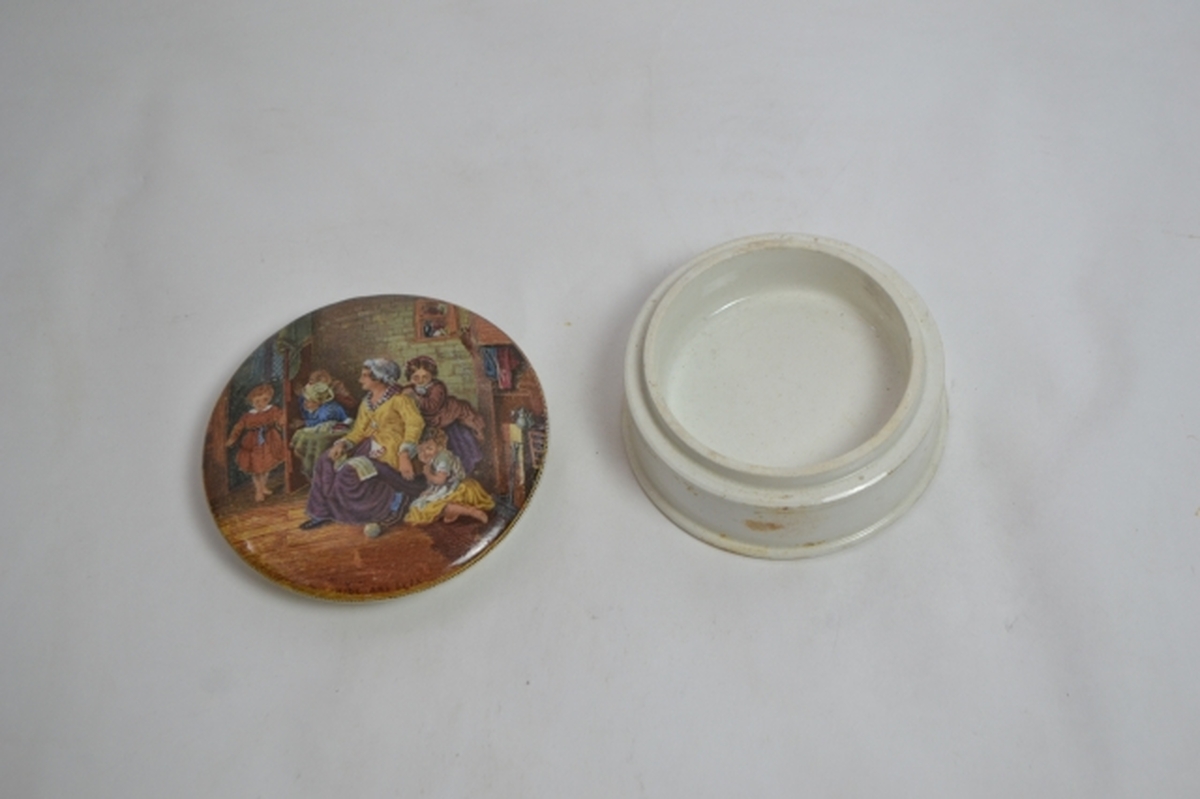 Discover our range of Prattware pots, featuring the captivating 'Hide and Seek' design. Explore detailed specifications, make a purchase today and accent your décor.