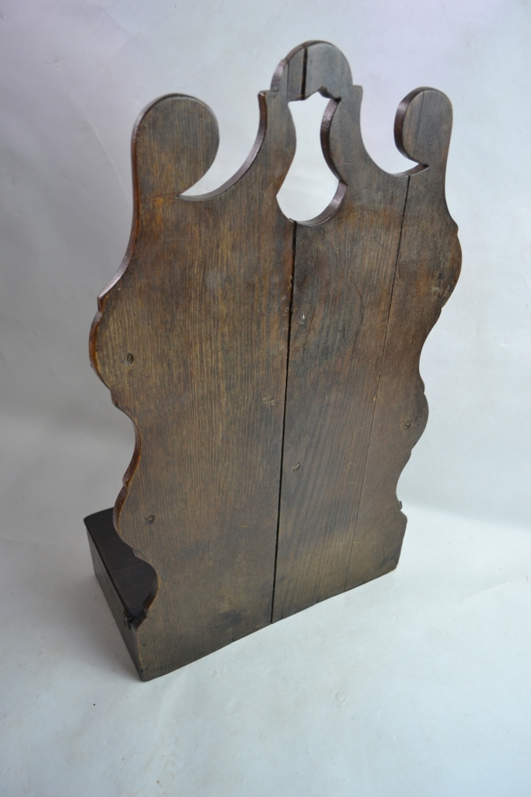 Discover our collection of antique 19th-century Oak spoon racks in good condition. Shop now for the perfect addition to your vintage kitchen decor!