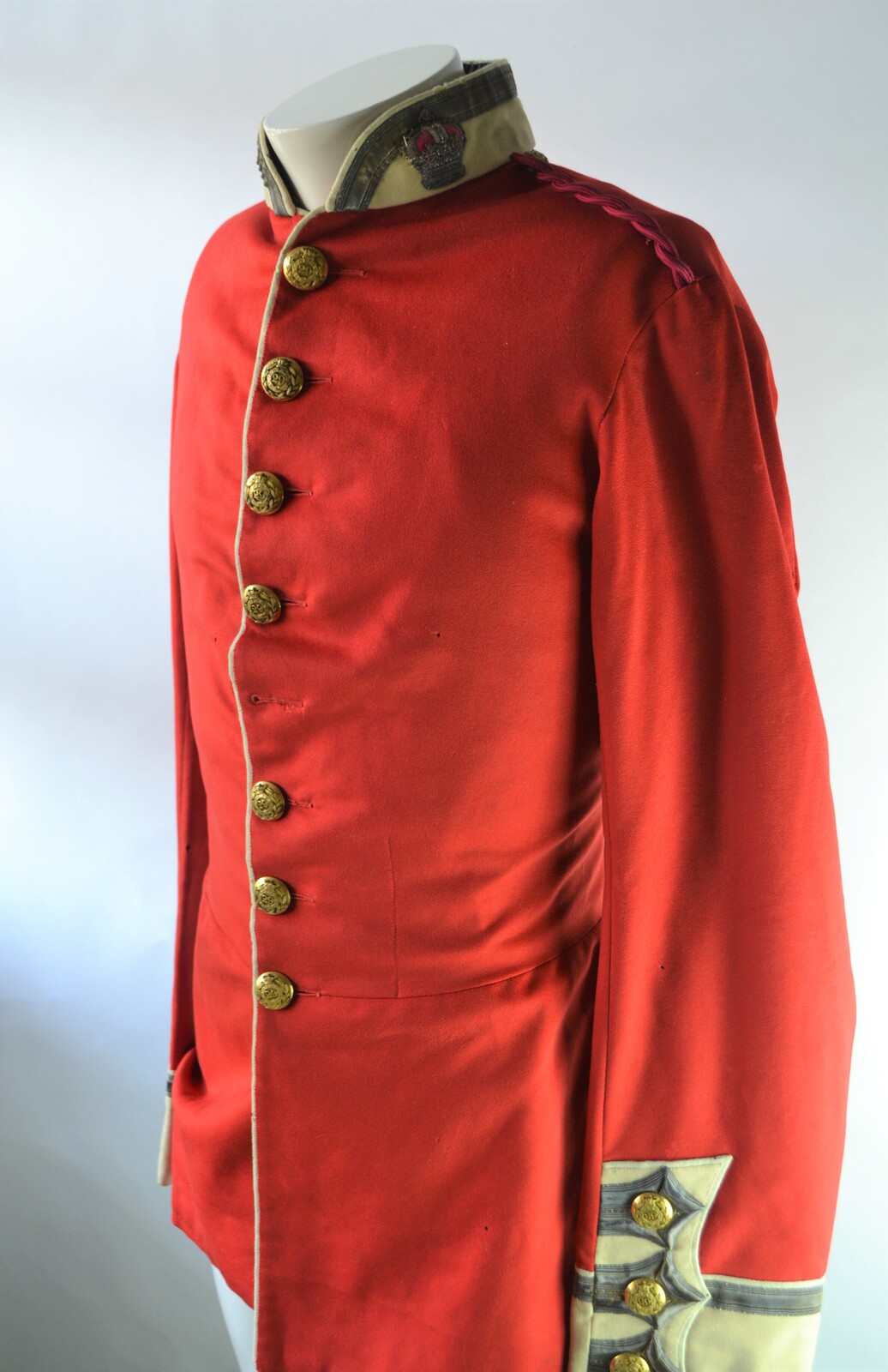 Explore our collection of rare military history, including the exceptional 29th Bombay Native Infantry officer's tunic. Dating from 1856-60, it's a piece of history. Discover it today!