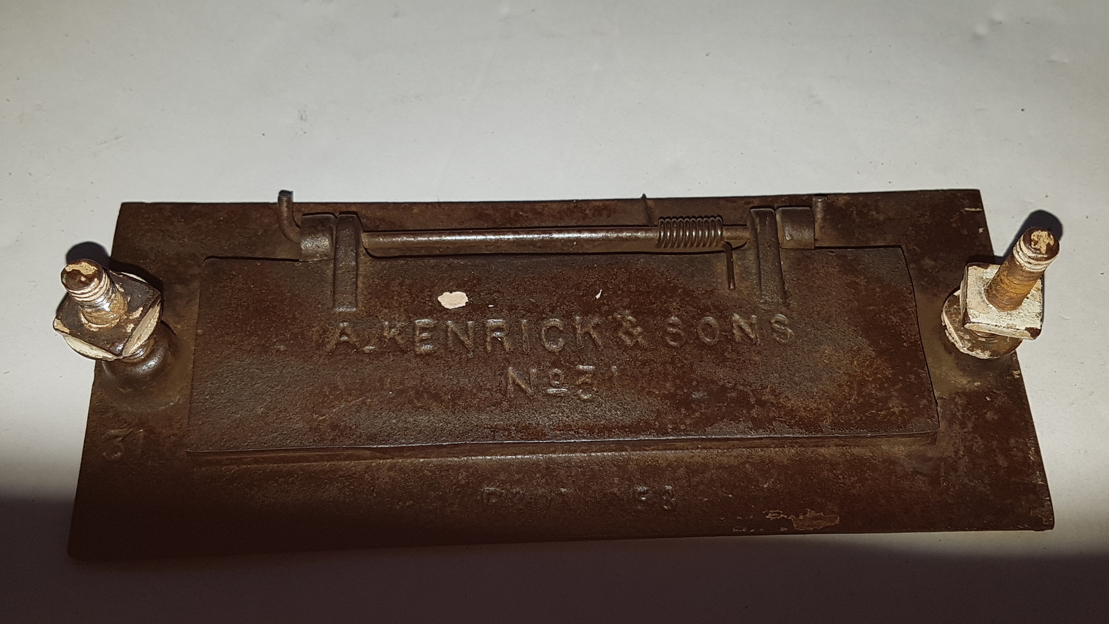 Explore our range of Kendrick & Sons cast iron Letters slots! Designed by Christopher Dresser, it's 17cm long, 7cm wide. Shop now for unique, vintage finds!