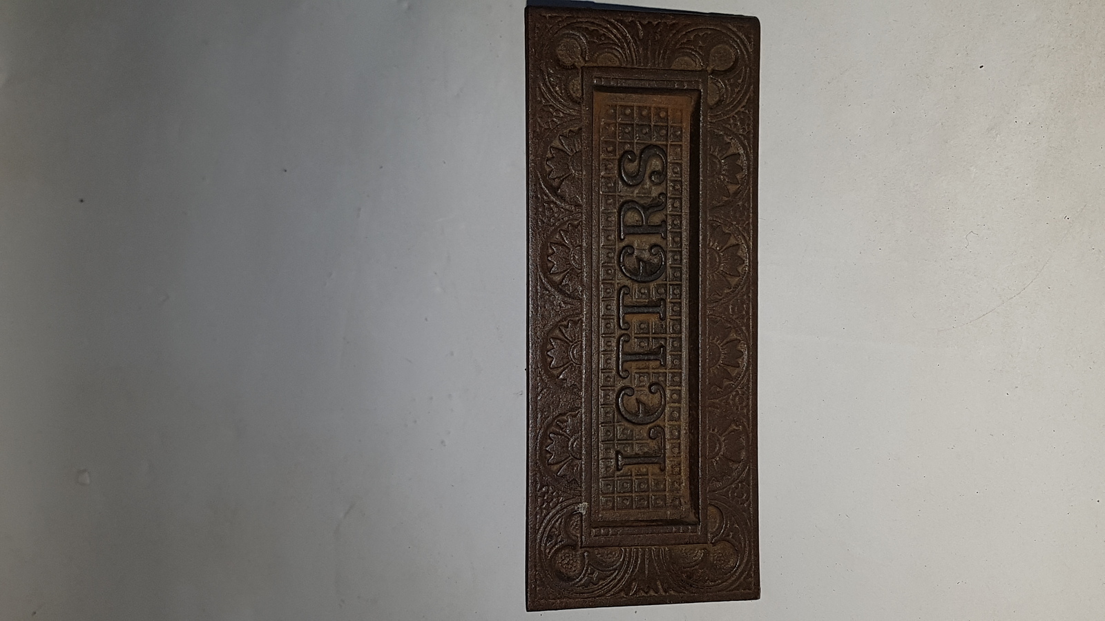 Explore our range of Kendrick & Sons cast iron Letters slots! Designed by Christopher Dresser, it's 17cm long, 7cm wide. Shop now for unique, vintage finds!