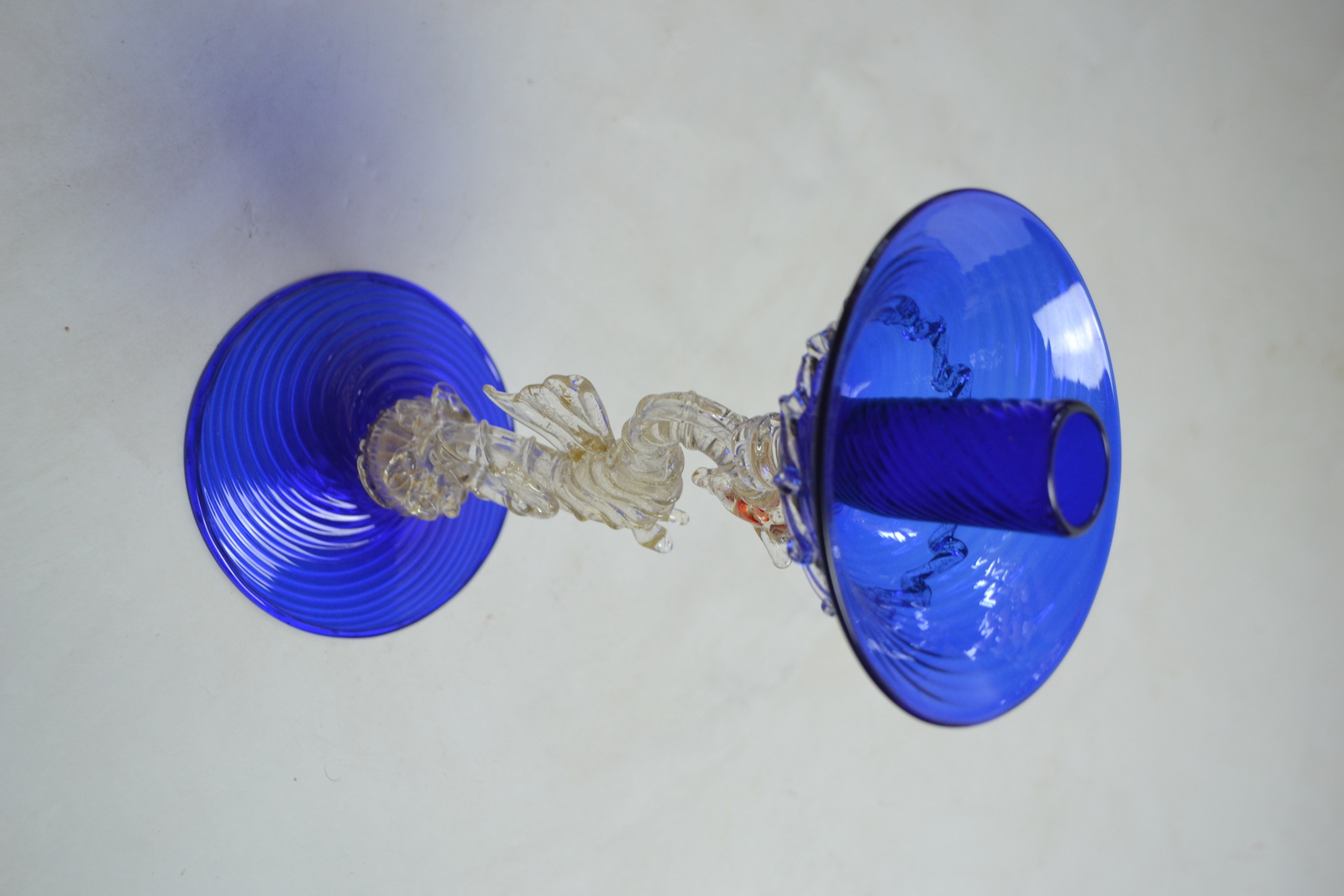 Discover our stunning Venetian glass candle holders by Murano. Expertly crafted, they add a touch of elegance to any decor. Shop now for the best selection!