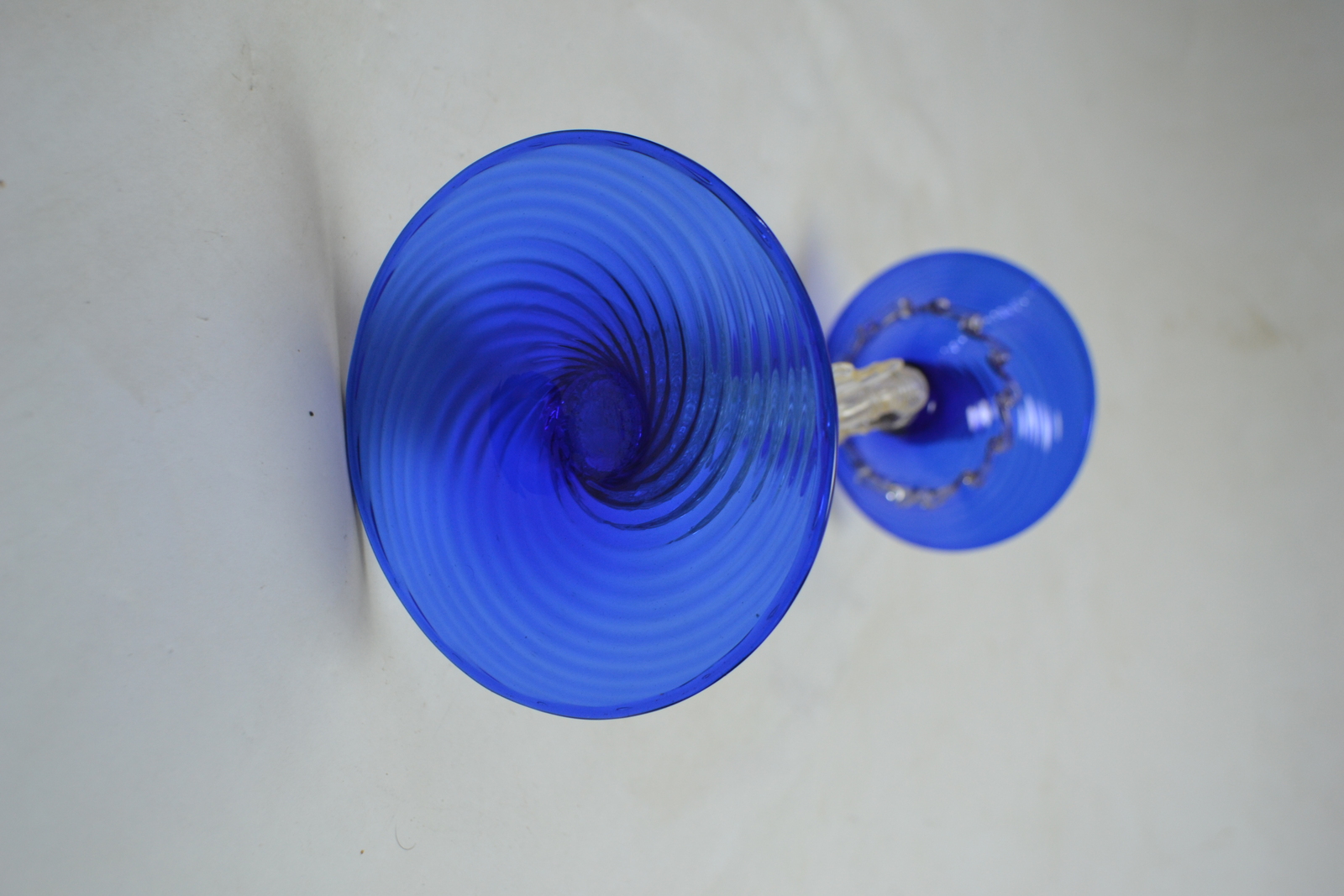 Discover our stunning Venetian glass candle holders by Murano. Expertly crafted, they add a touch of elegance to any decor. Shop now for the best selection!