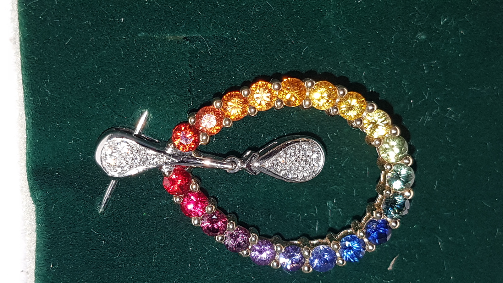 Discover our radiant multi-coloured sapphire and diamond pendant. Set in 14k gold, it weighs 3.8g and spans approx 3cm. Shop now and add sparkle to your life!