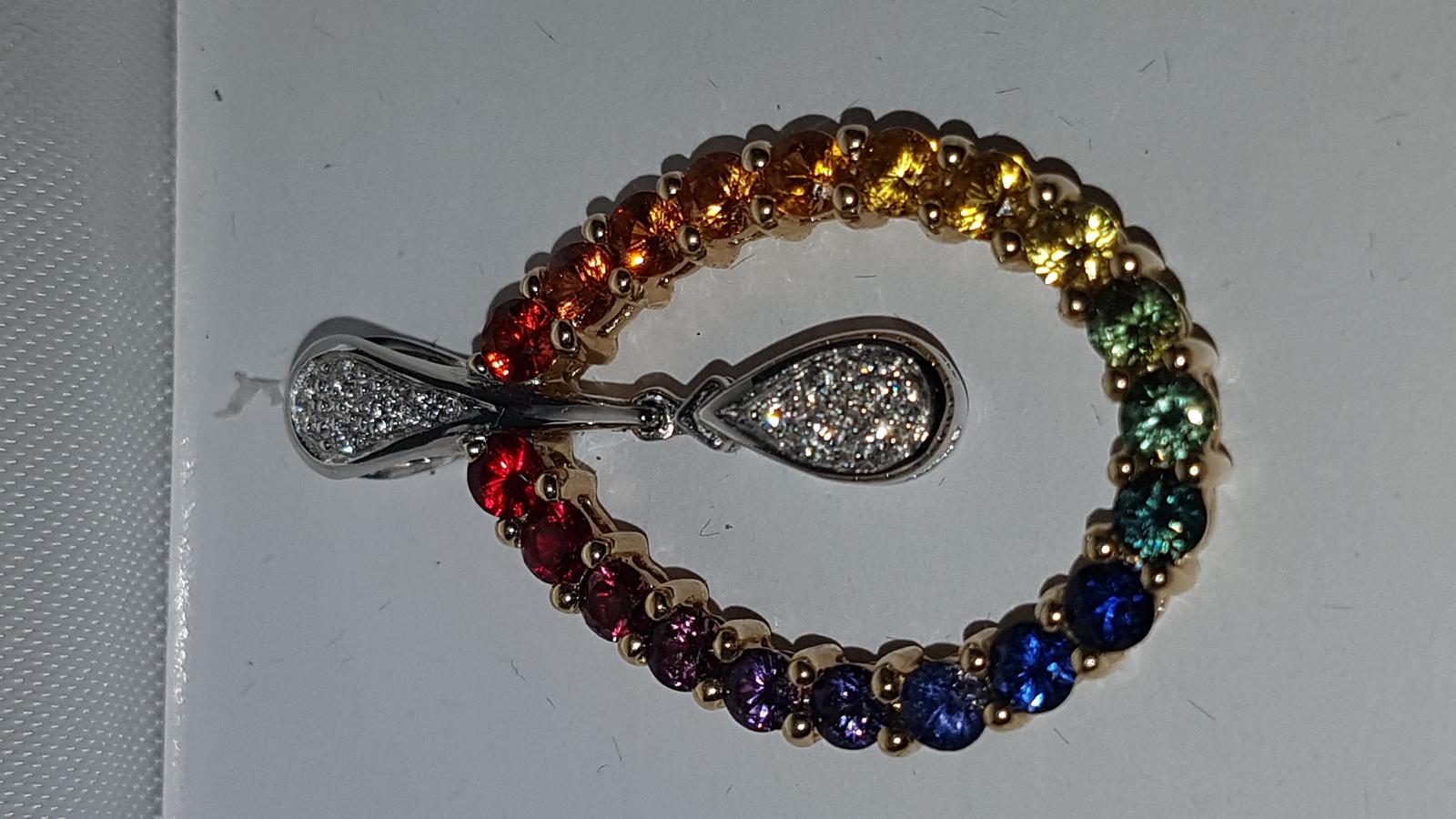 Discover our radiant multi-coloured sapphire and diamond pendant. Set in 14k gold, it weighs 3.8g and spans approx 3cm. Shop now and add sparkle to your life!