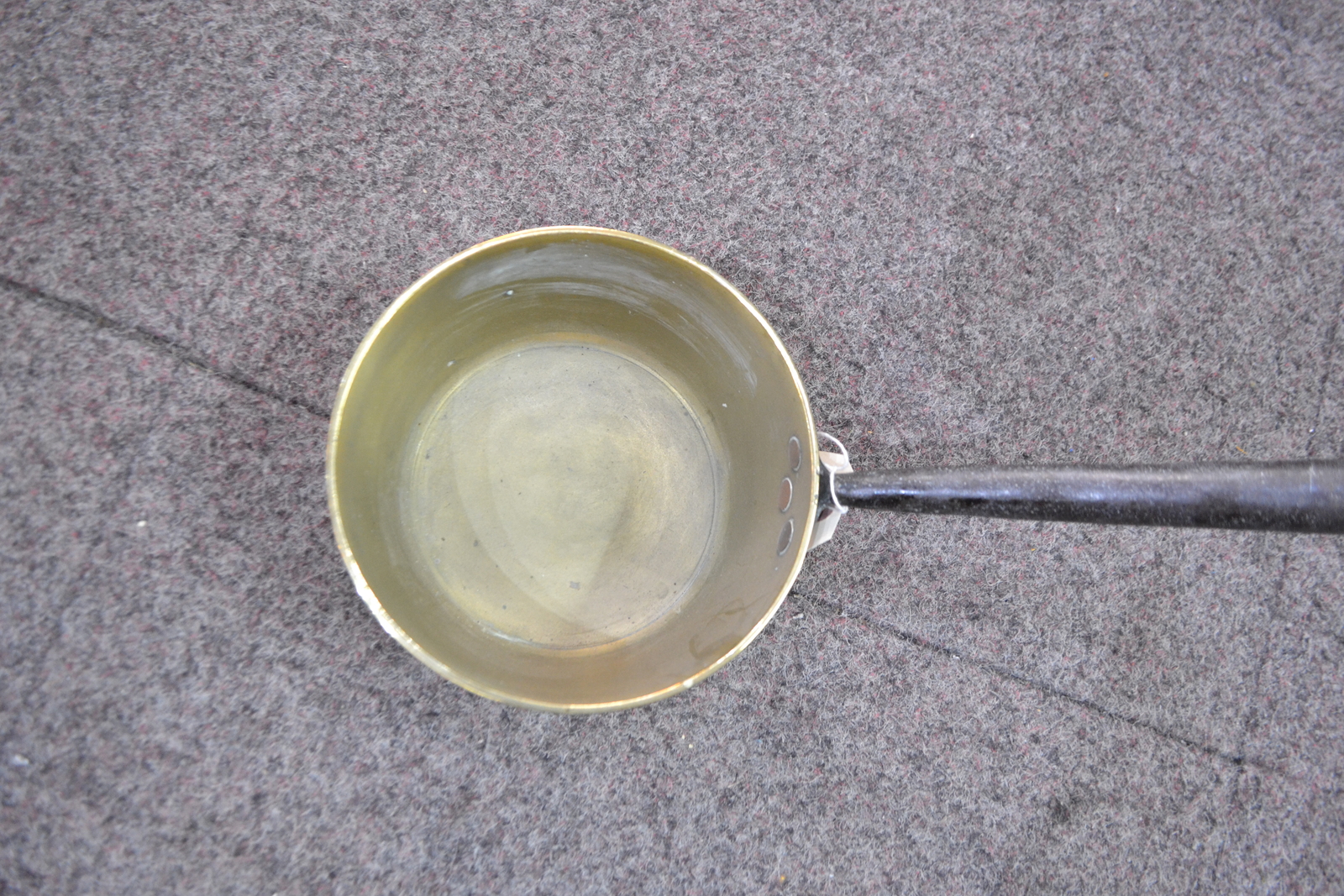 Explore our collection of durable, 17cm brass pans. Superior heat conduction for perfect cooking. Buy now and elevate your culinary experience!