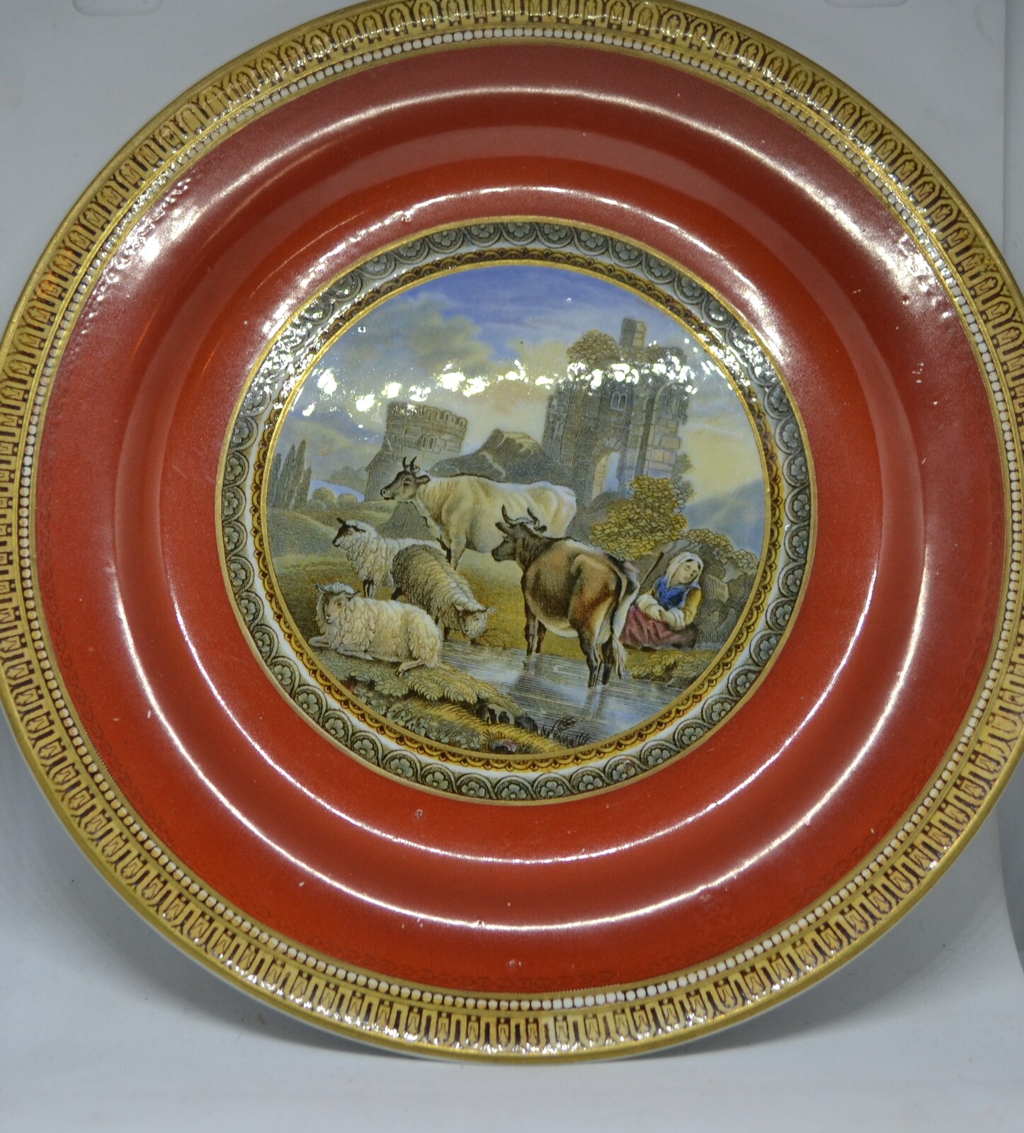 Explore our collection of vintage Prattware plates! Adorned with an exquisite orange border, sized at 22 cm. Purchase yours today.