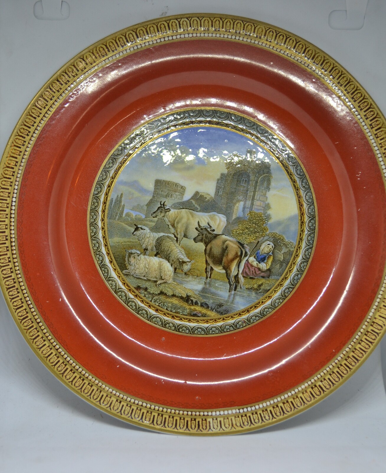 Explore our collection of vintage Prattware plates! Adorned with an exquisite orange border, sized at 22 cm. Purchase yours today.