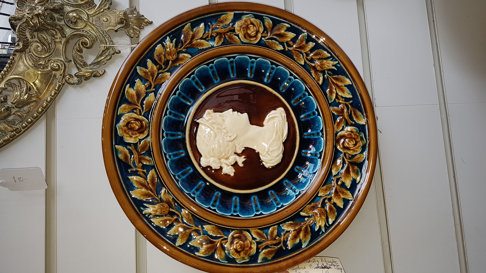 Discover our variety of late 19th-century Schutz Blansko Majolica wall plaques. Measuring 32cm and perfectly equipped for hanging. Shop now to add a touch of Austrian elegance to your space!