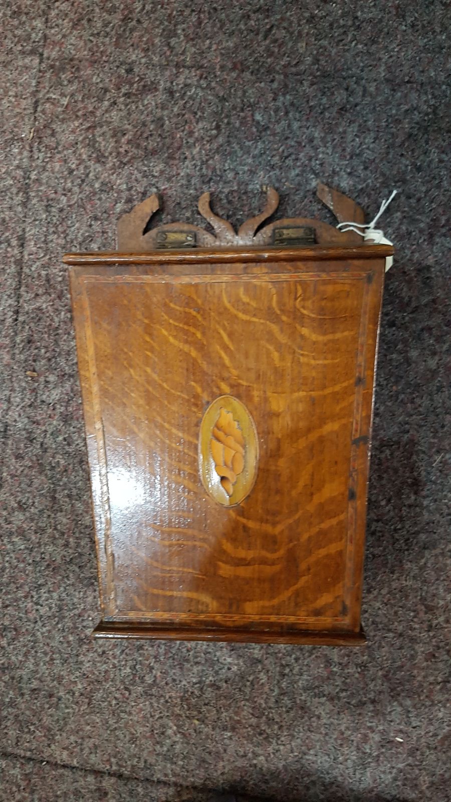 Discover our range of Small Georgian candle boxes. Perfect size: 24 cm high, 11 x 8 cm depth, and 17 x 16 cm width. Shop now to add a vintage touch to your decor!