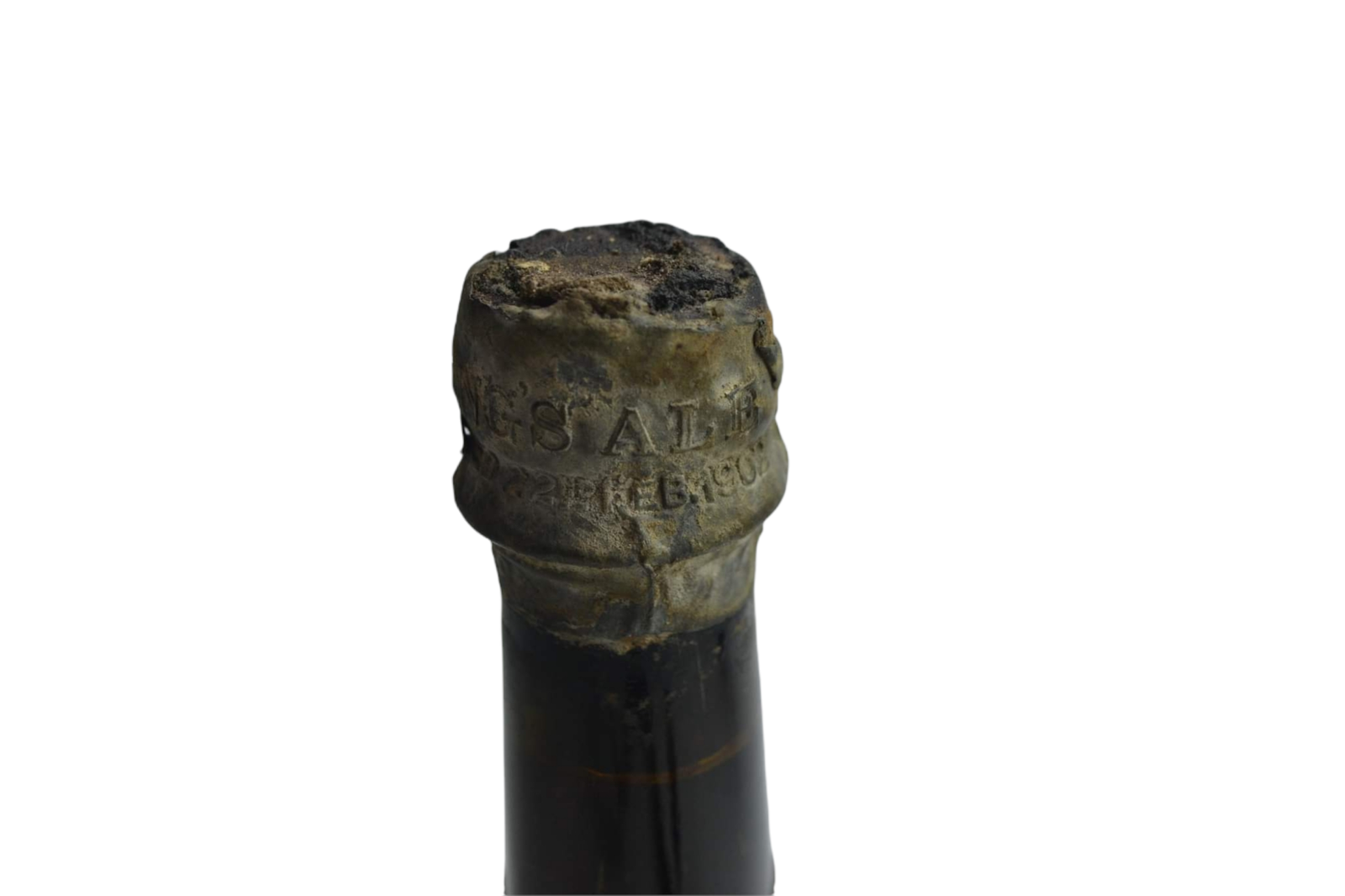 Discover the rare 1902 Kings Ale bottle, unopened and in good condition. Journey back in time with this unique collectible from Edward VII's era. Explore now and add this historic artifact to your collection.