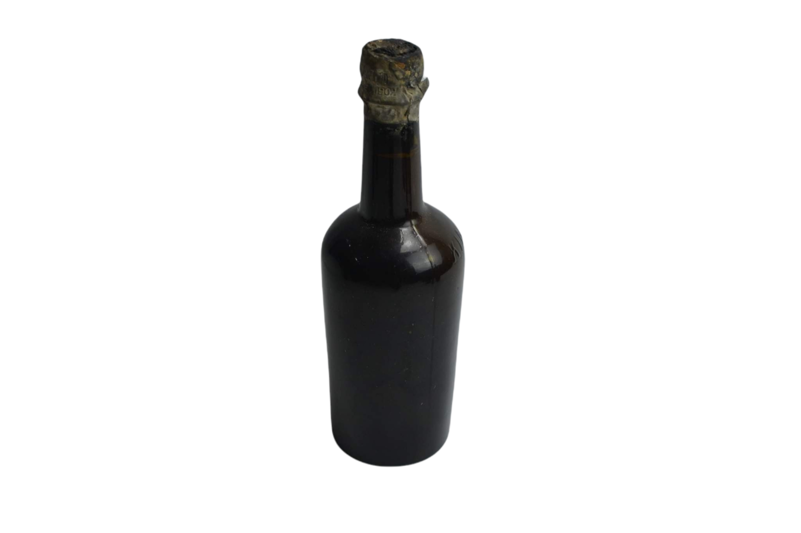 Discover the rare 1902 Kings Ale bottle, unopened and in good condition. Journey back in time with this unique collectible from Edward VII's era. Explore now and add this historic artifact to your collection.