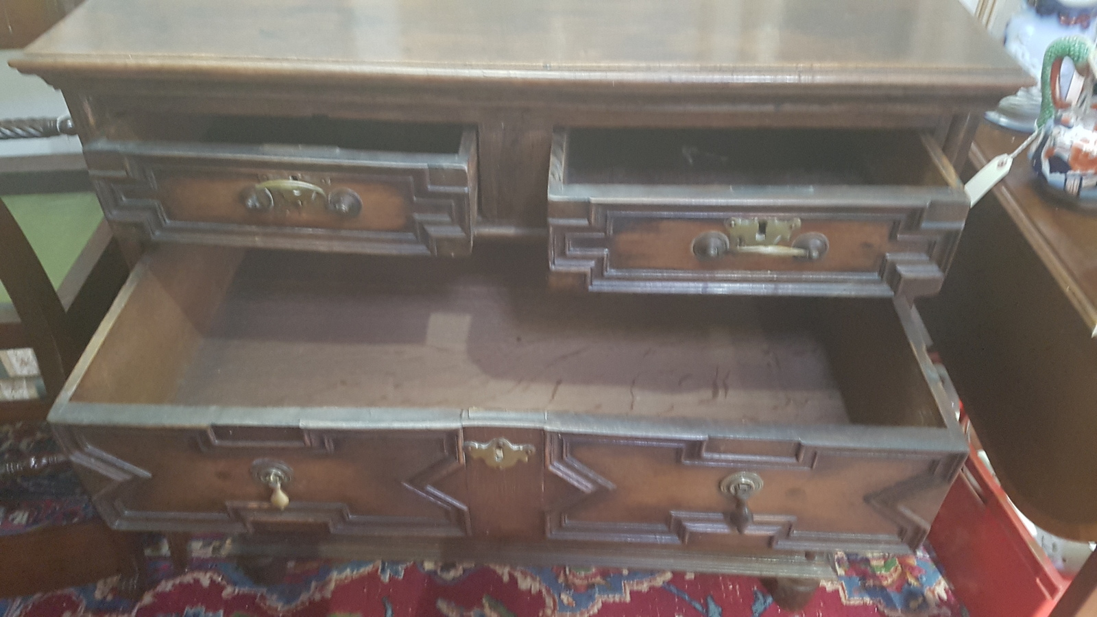 Discover our William and Mary period oak chest, featuring two short and two long drawers with brass fittings. In excellent condition. Shop now for historical accuracy!