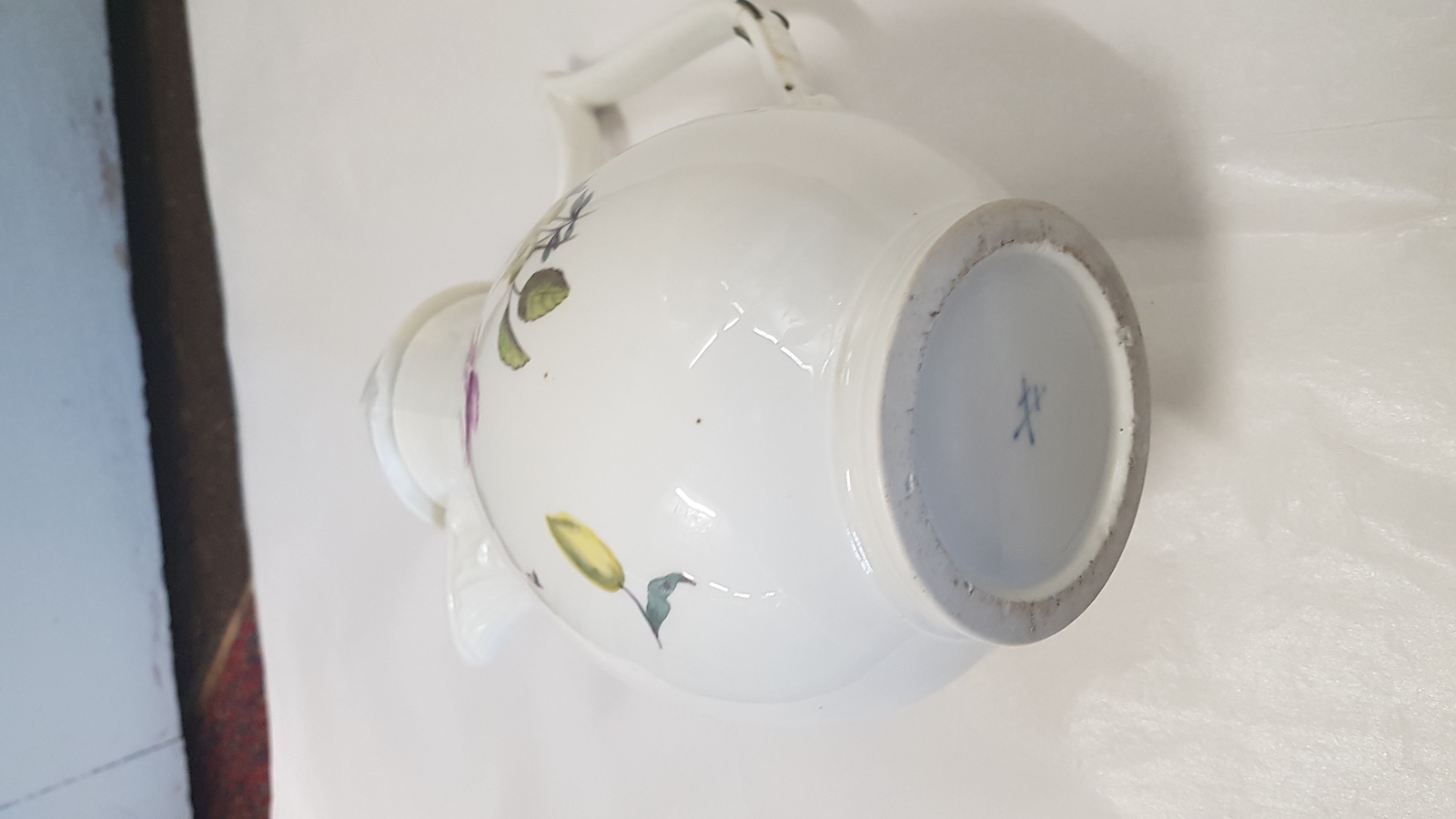 Discover the charm of 18th century Meissen porcelain coffee pot. Decorated with Deutsche Blumen on pure white ground, it's a perfect blend of art and history. Explore now!