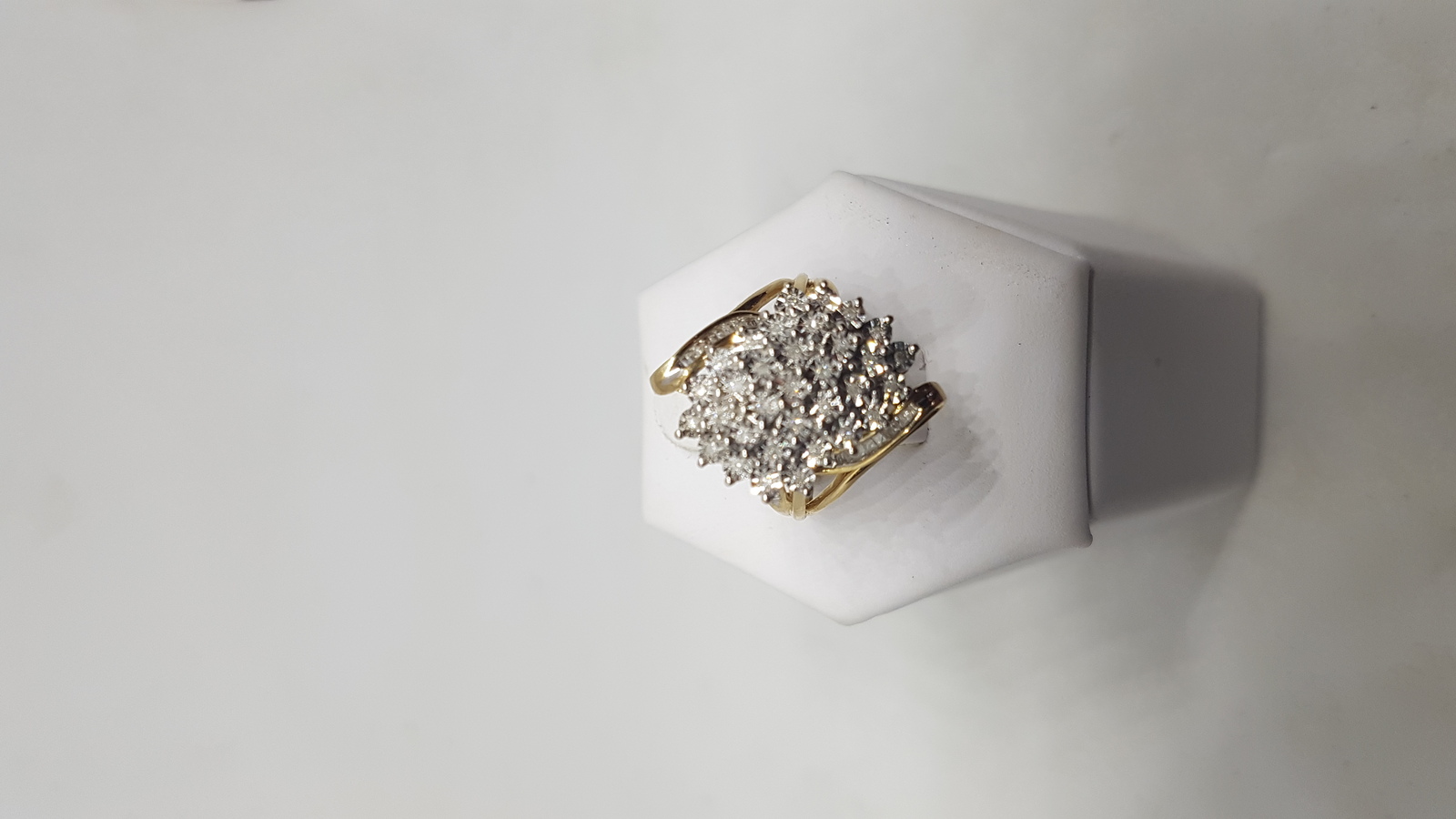 Discover our 10 ct gold and diamond cluster ring. Designed with floral sprays on a pierced mount, it's the perfect size N. Explore now and feel the weight of 4.4g luxury!