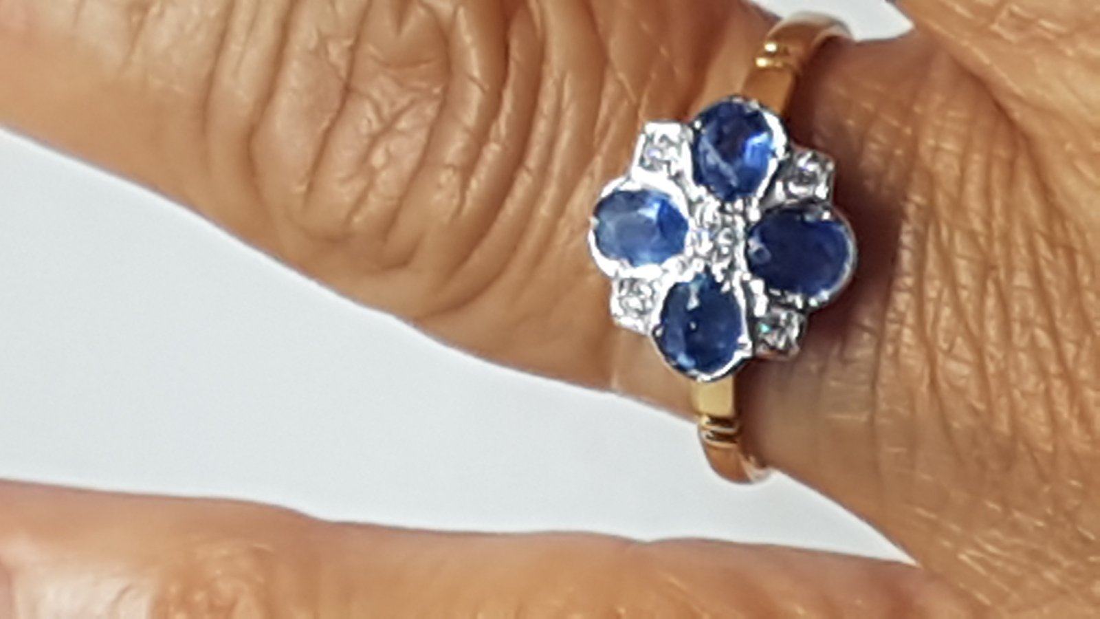 Explore our collection of vintage Art Deco rings, especially this unique 18ct gold sapphire & diamond piece. Start your precious collection today!