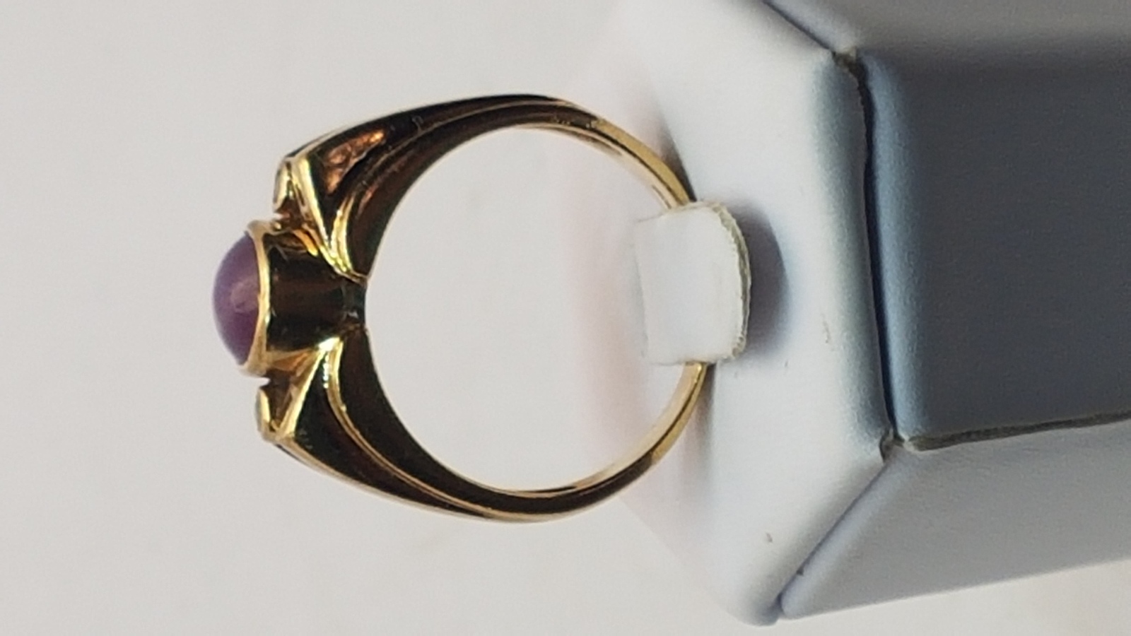 Browse our collection of stunning 9ct yellow gold star ruby dress rings. Featuring an exquisite 3.89 ct ruby and Birmingham hallmarks. Order yours today!