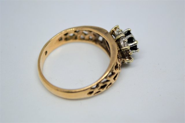 Discover our exquisite 9ct gold sapphire and diamond ring. Weighs just 3.2g and fits ring size L. Bring elegance to your style. Buy now!