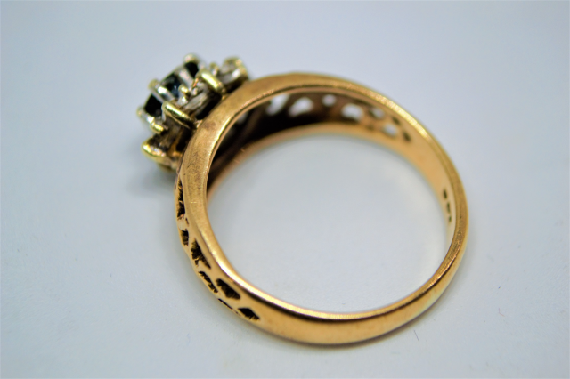 Discover our exquisite 9ct gold sapphire and diamond ring. Weighs just 3.2g and fits ring size L. Bring elegance to your style. Buy now!