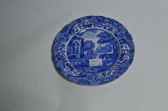Discover our collection of Seven Copland Blue Italian Spode Plates, each with a diameter of 23cm. Shop now and add a touch of elegance to your dining area!